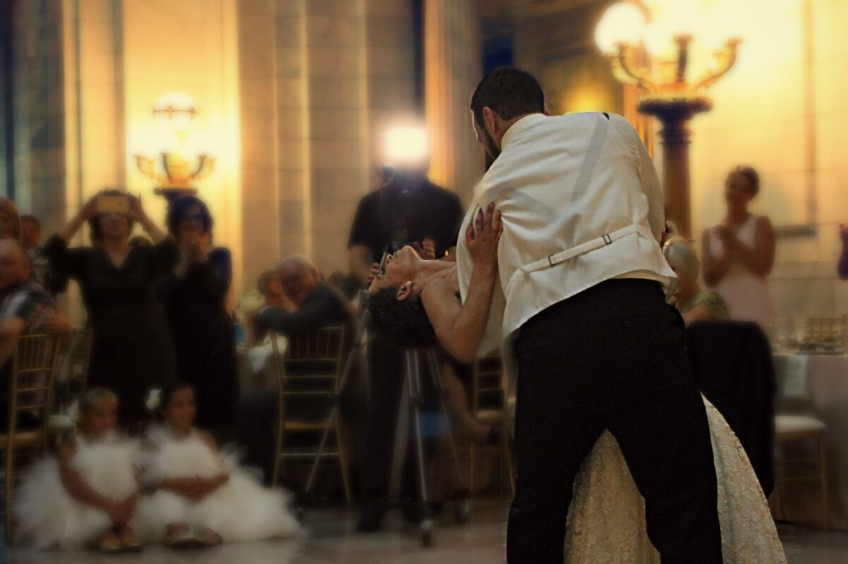 danser-apres-la-mairie-a-un-mariage